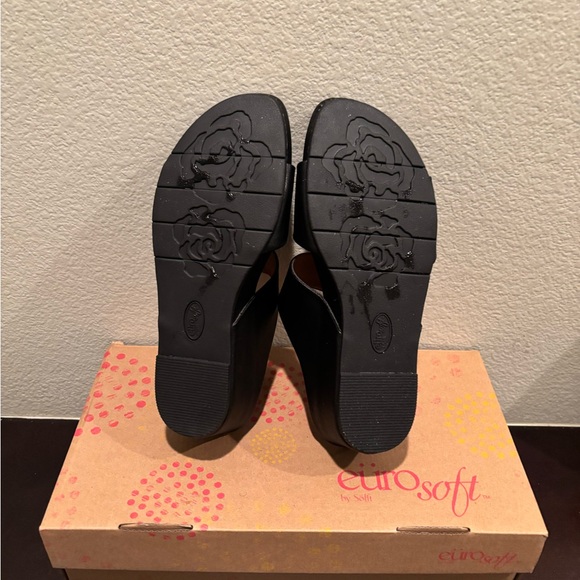 EuroSoft Women's Black low heel wedge Sandals brand new in box size 9 - Picture 5 of 6